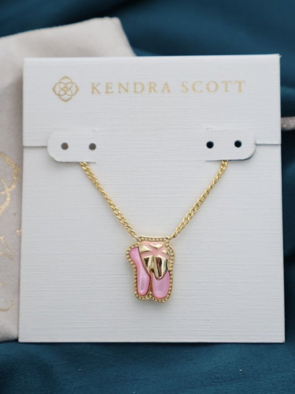 Kendra Scott Ballet Gold Blush Mother--Pearl Necklace NEW Perfect condition